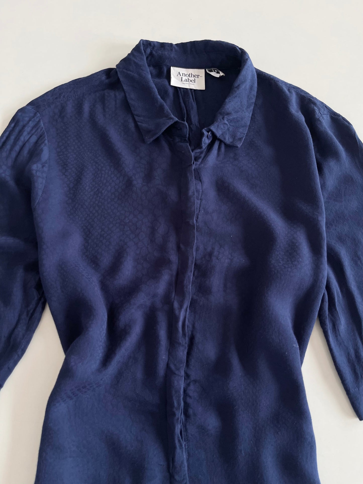 Another Label Shirt-Bust 40