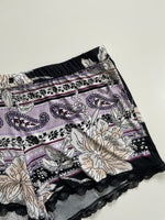 Load image into Gallery viewer, VINTAGE PRINTED LACE SHORTS - WAIST 34 TO 36
