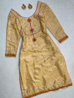 Load image into Gallery viewer, Flower Brooch Kurti-Bust 40
