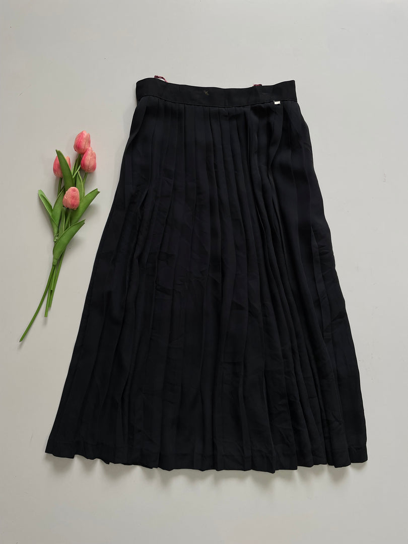 PLEATED BLACK SKIRT - WAIST 26