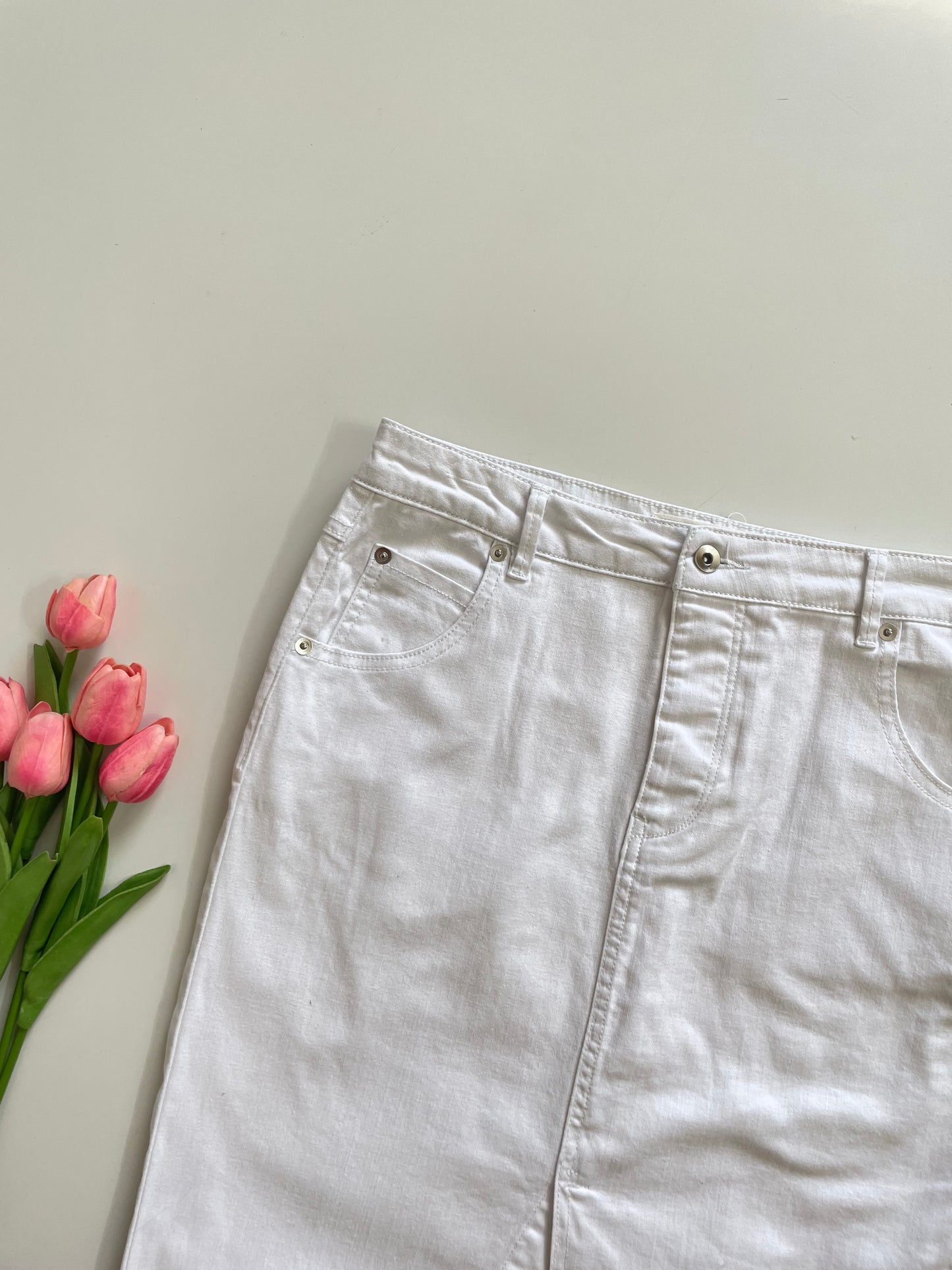 STRADIVARIUS SOLID WHITE DENIM SKIRT - WAIST 30