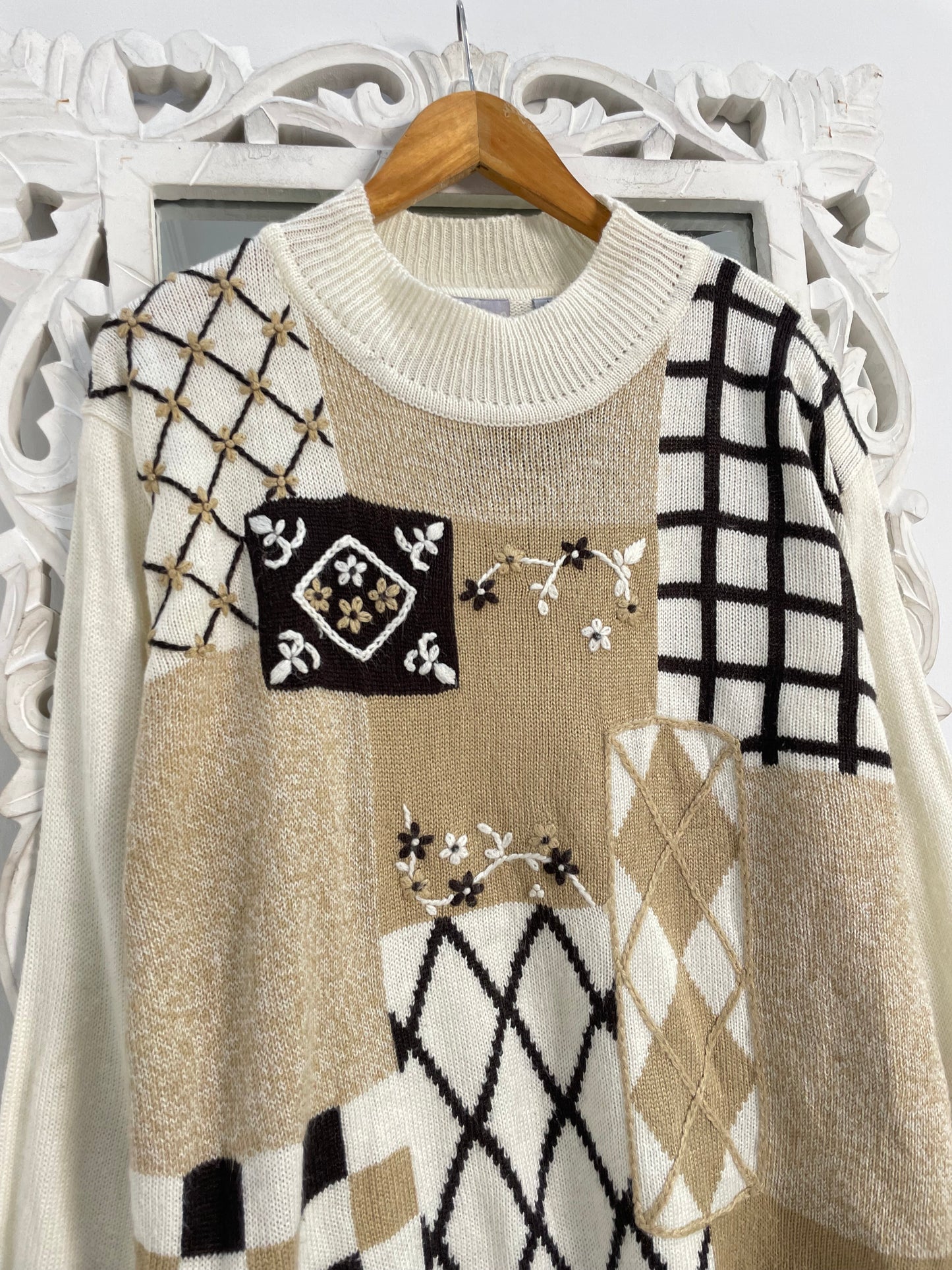 Tanjay Embroidered Vintage Sweater-Bust 48