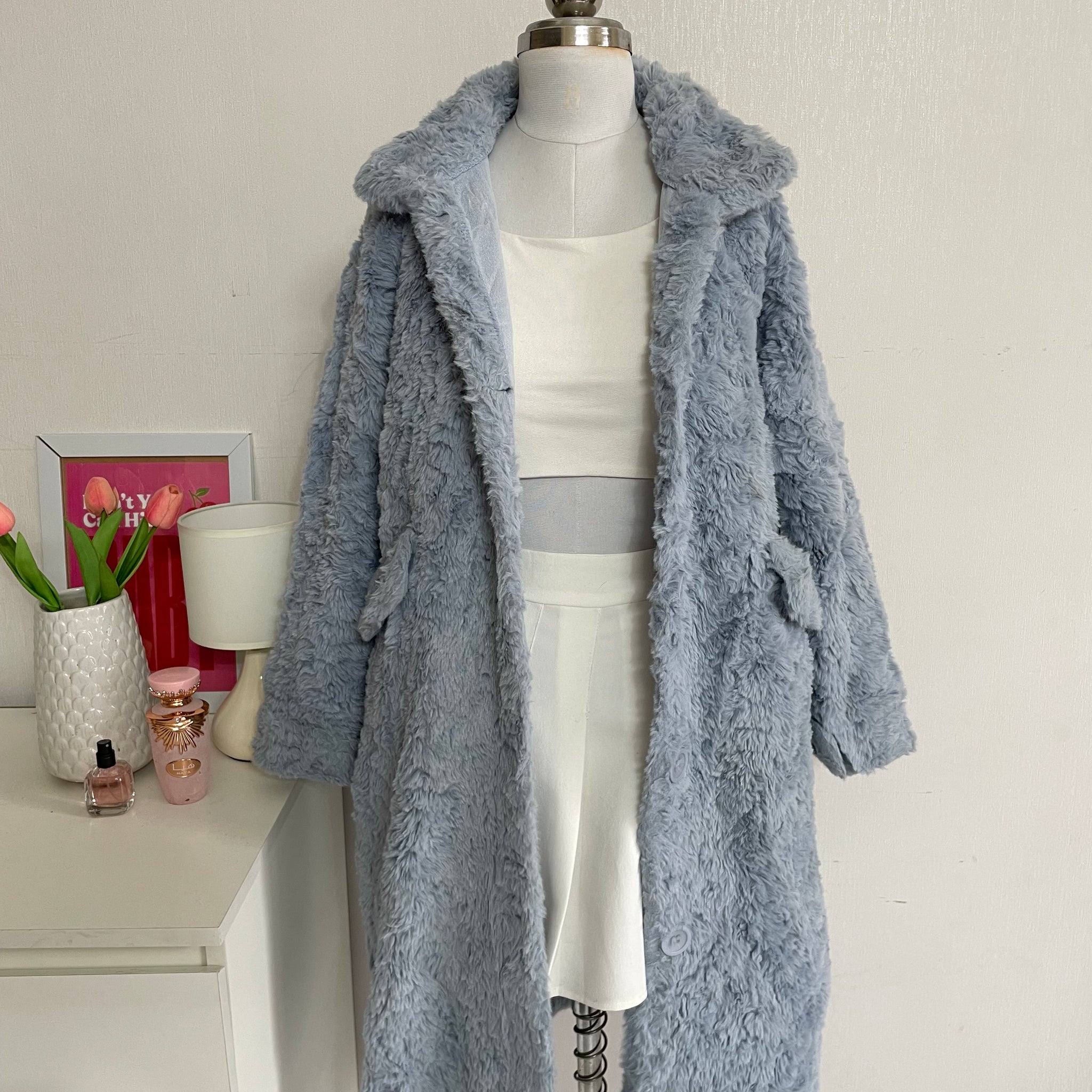 HUIER MAN POWDER BLUE FUR COAT - BUST 42