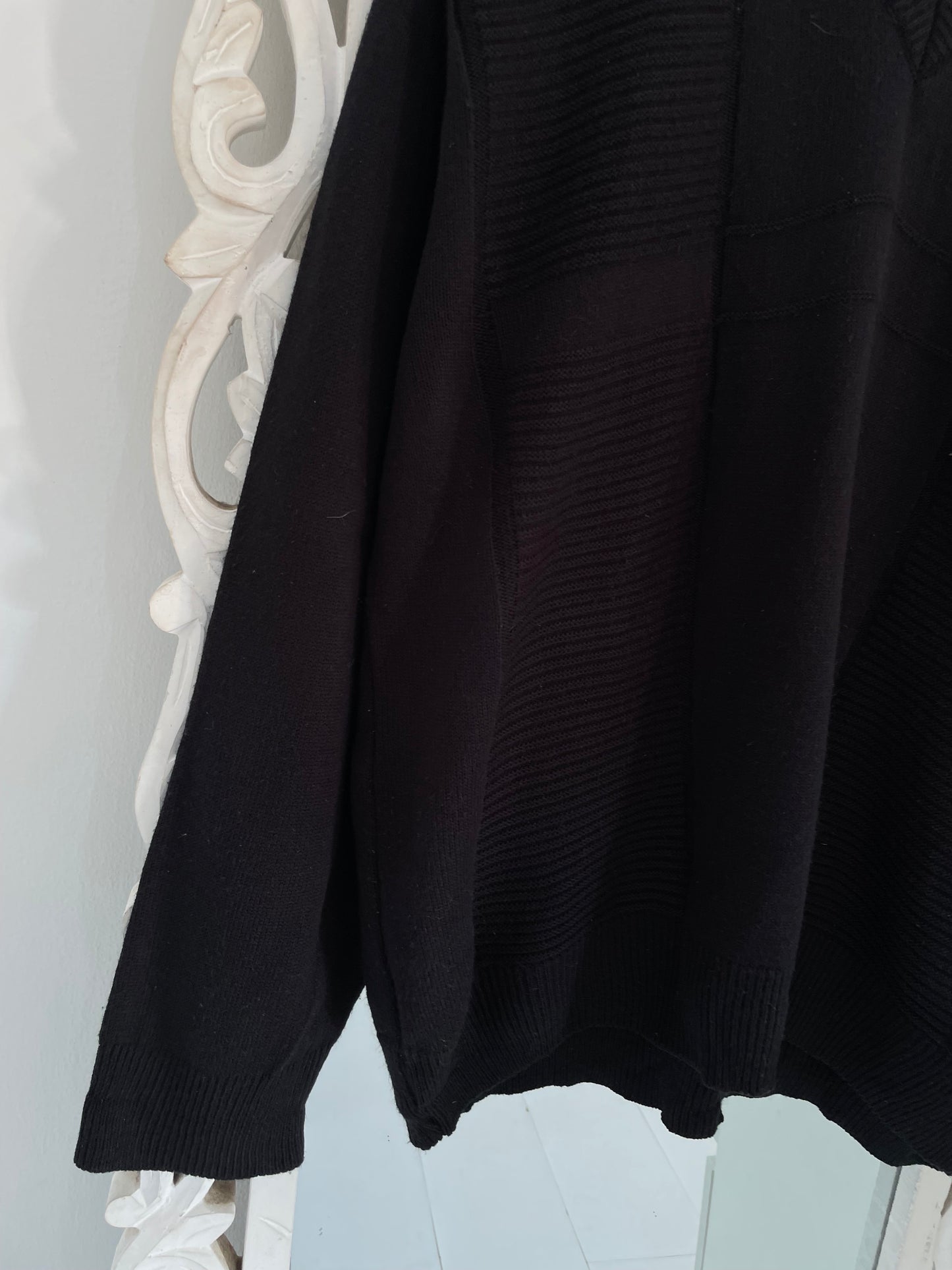 Lacoste Vintage Black Sweater-Bust 48