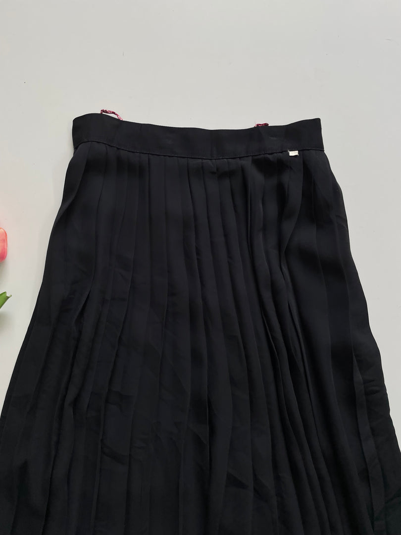 PLEATED BLACK SKIRT - WAIST 26