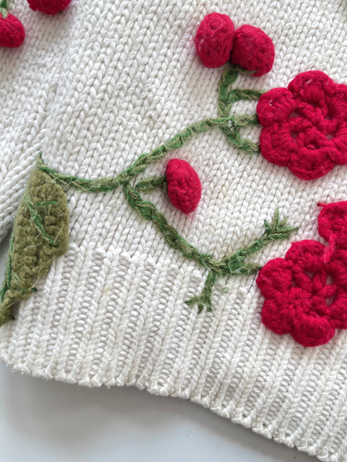 Rare Embroidered Vintage Sweater-Bust 40