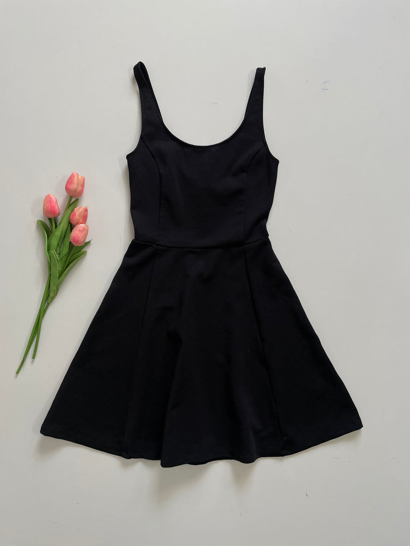 H&M BLACK DRESS BUST 26