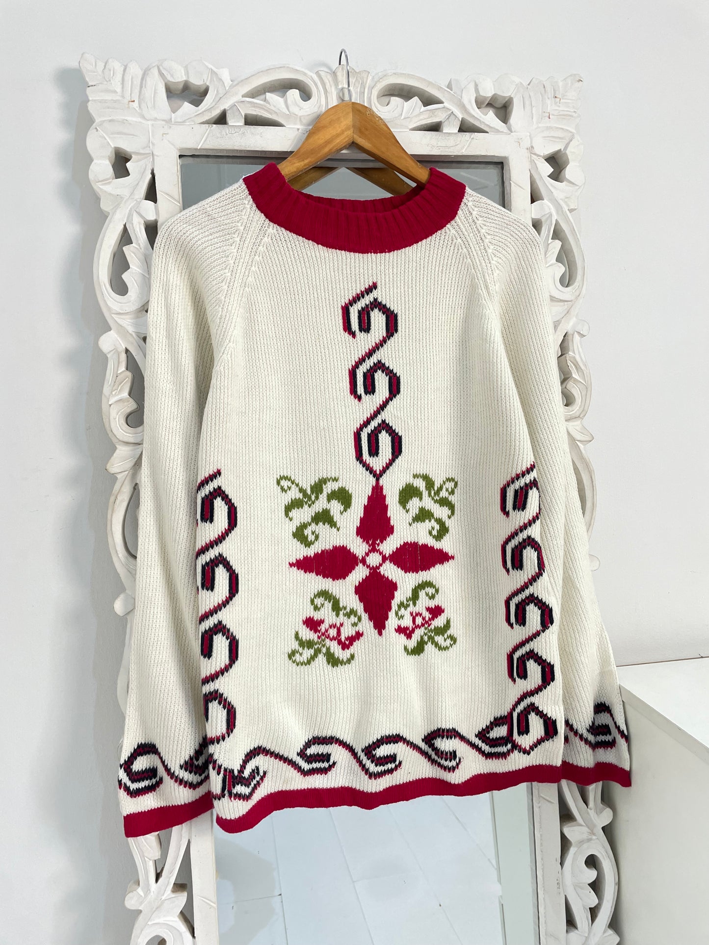 Embroidered Vintage Sweater-Bust 42