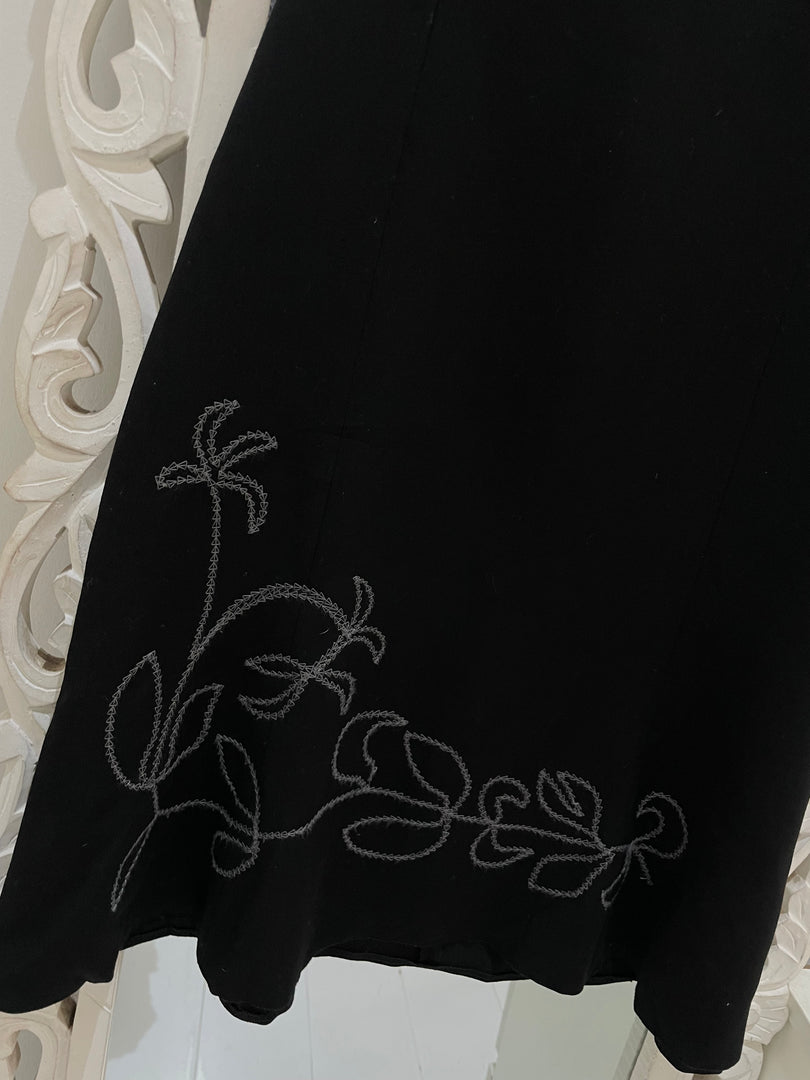 Vintage Embroidered Skirt -waist 32