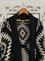 Load image into Gallery viewer, Shrug- Bust 64