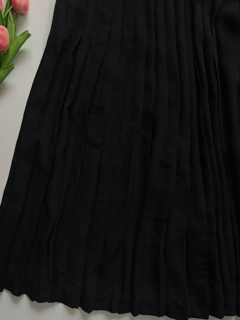 PLEATED BLACK SKIRT - WAIST 26