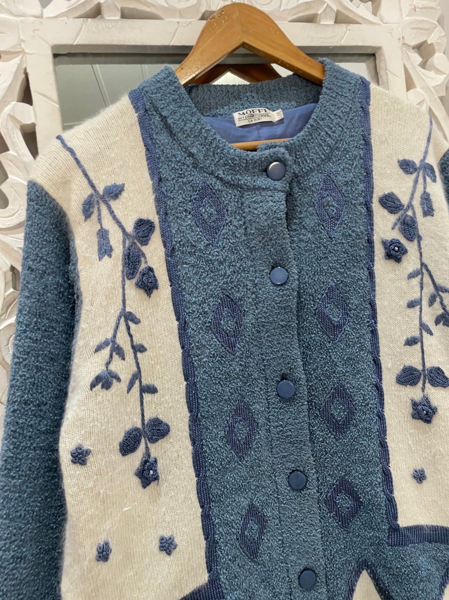 Embroidered Vintage Sweater-Bust 44
