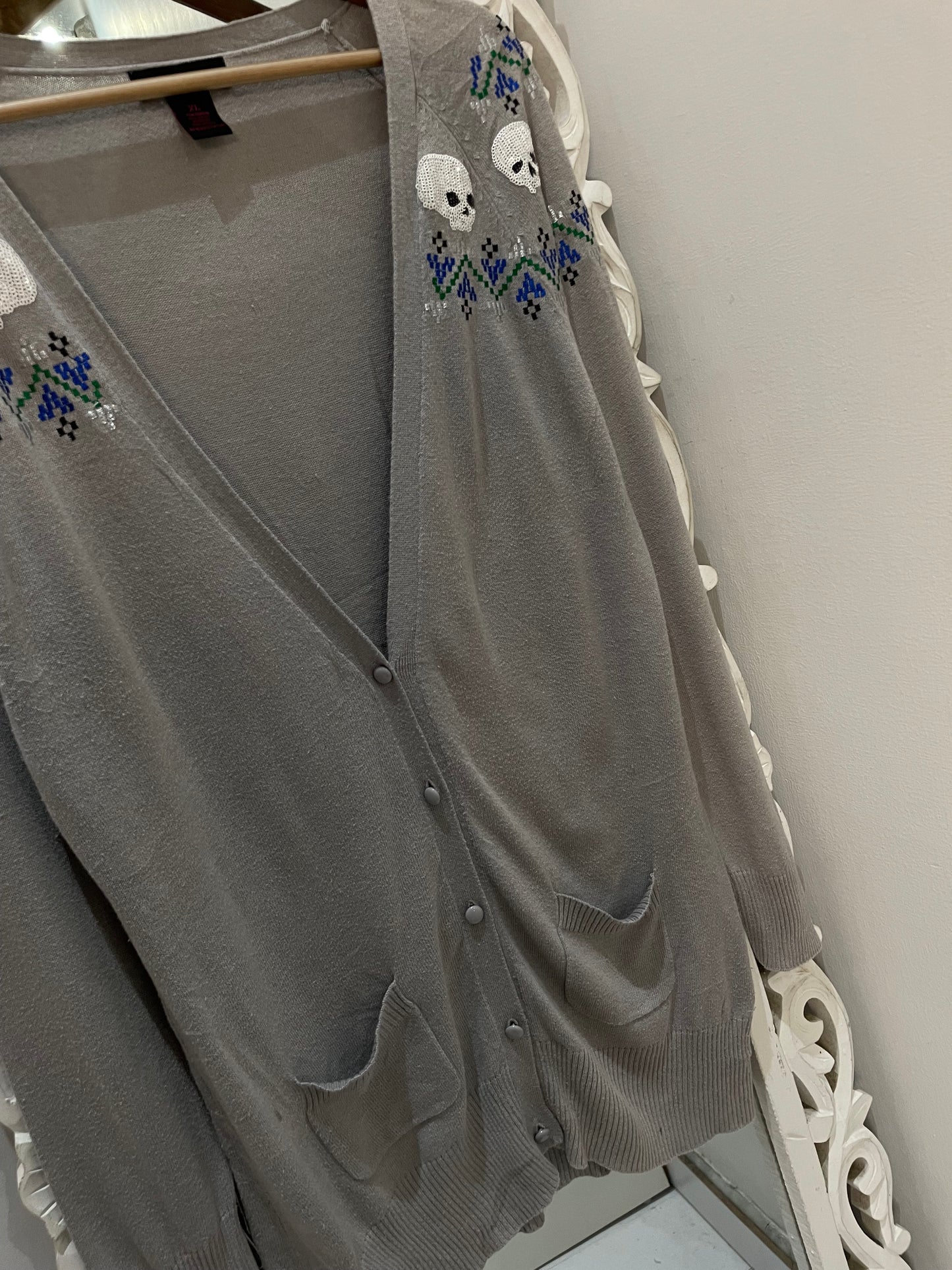 Embroidered Vintage Sweater-Bust 42