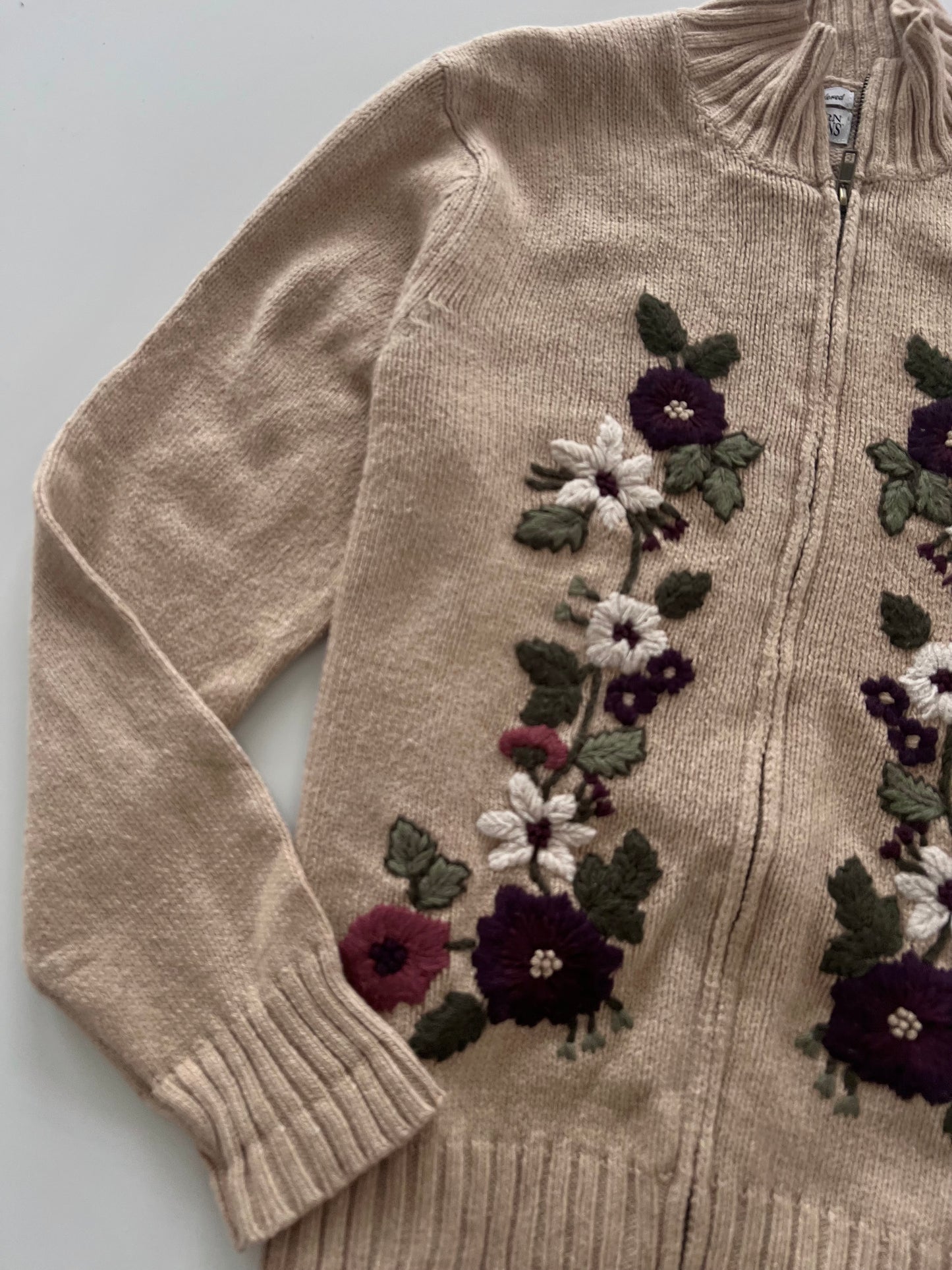 Northern Reflections Embroidered Zipper-Bust 42