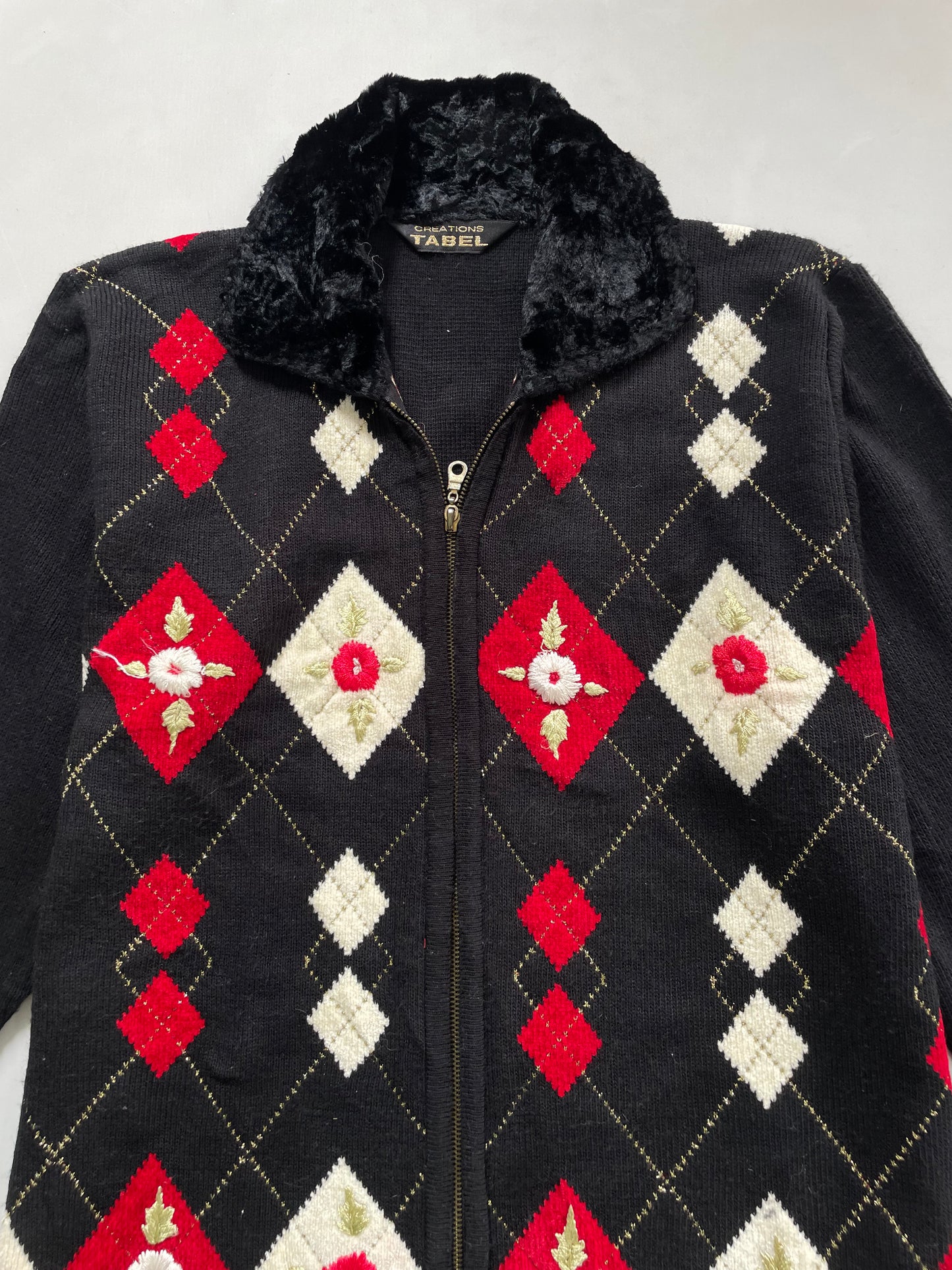 Vintage Embroidered Sweater-Bust 42