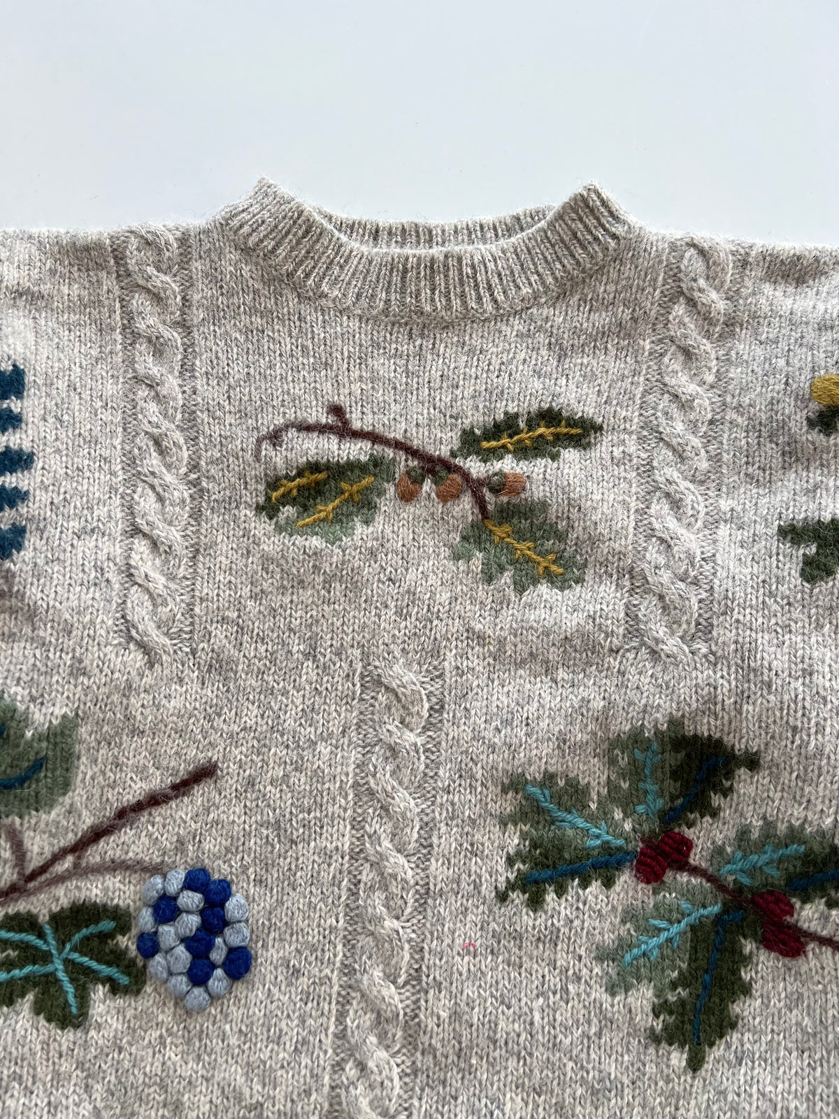 Eddie Bauer Embroidered Sweater-Bust 44