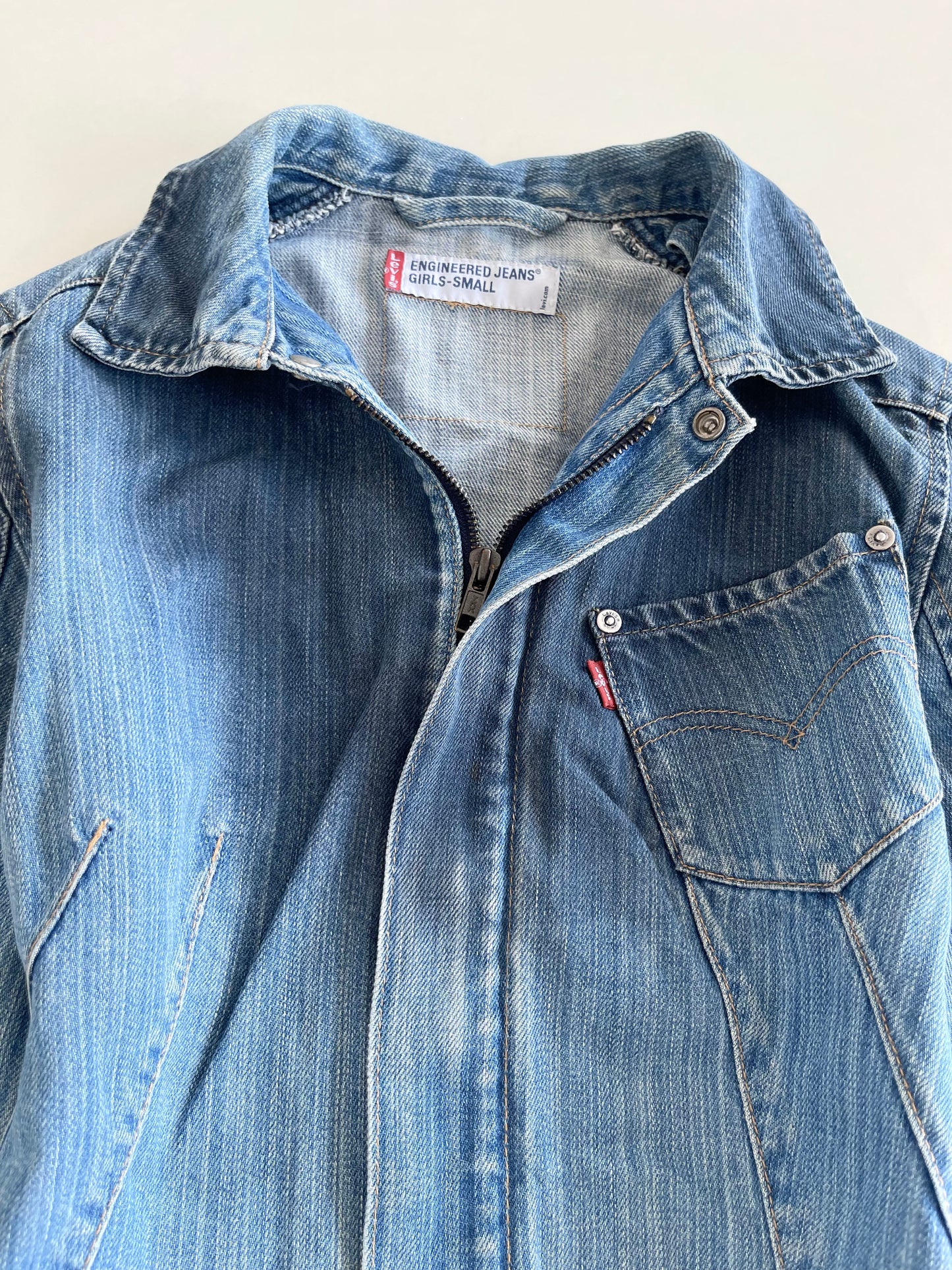 Levis Denim Jacket-Bust 36