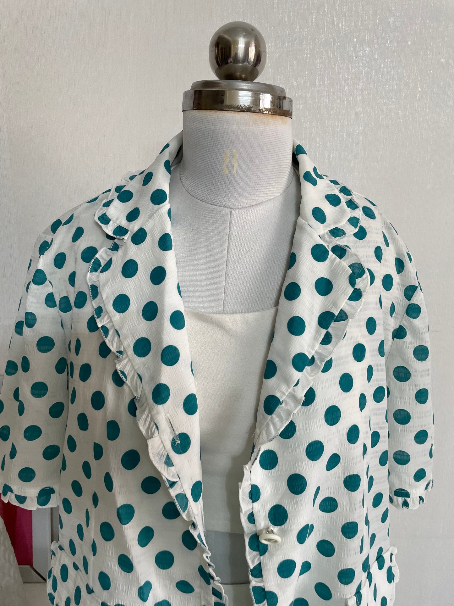 WHITE POLKA DOT SHIRT - BUST 44