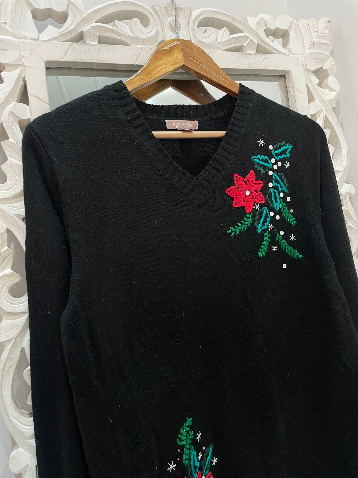 Embroidered Vintage Sweater-Bust 38