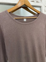Load image into Gallery viewer, Old Navy Pre Winter Top-Bust 38 to 42
