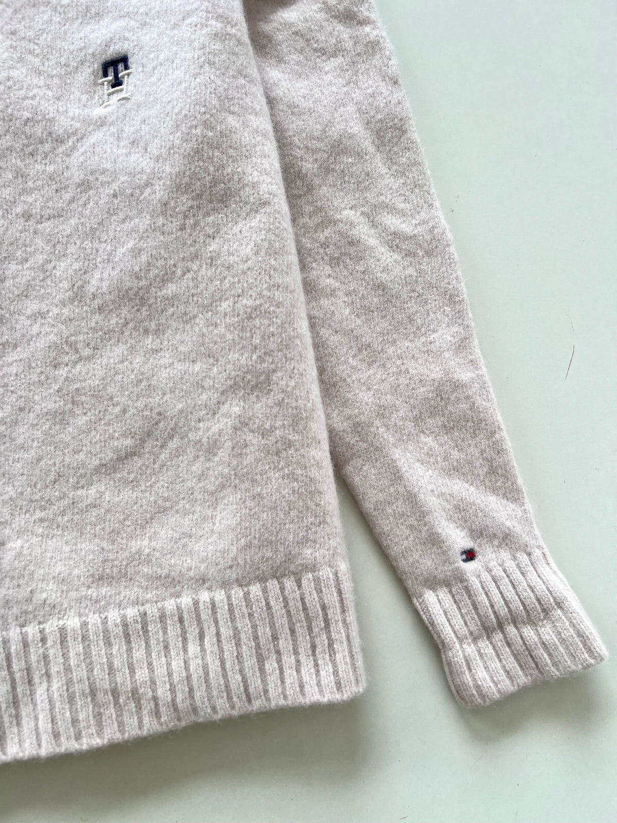 Tommy Hilfiger 100% Wool Vintage Sweater-Bust 34