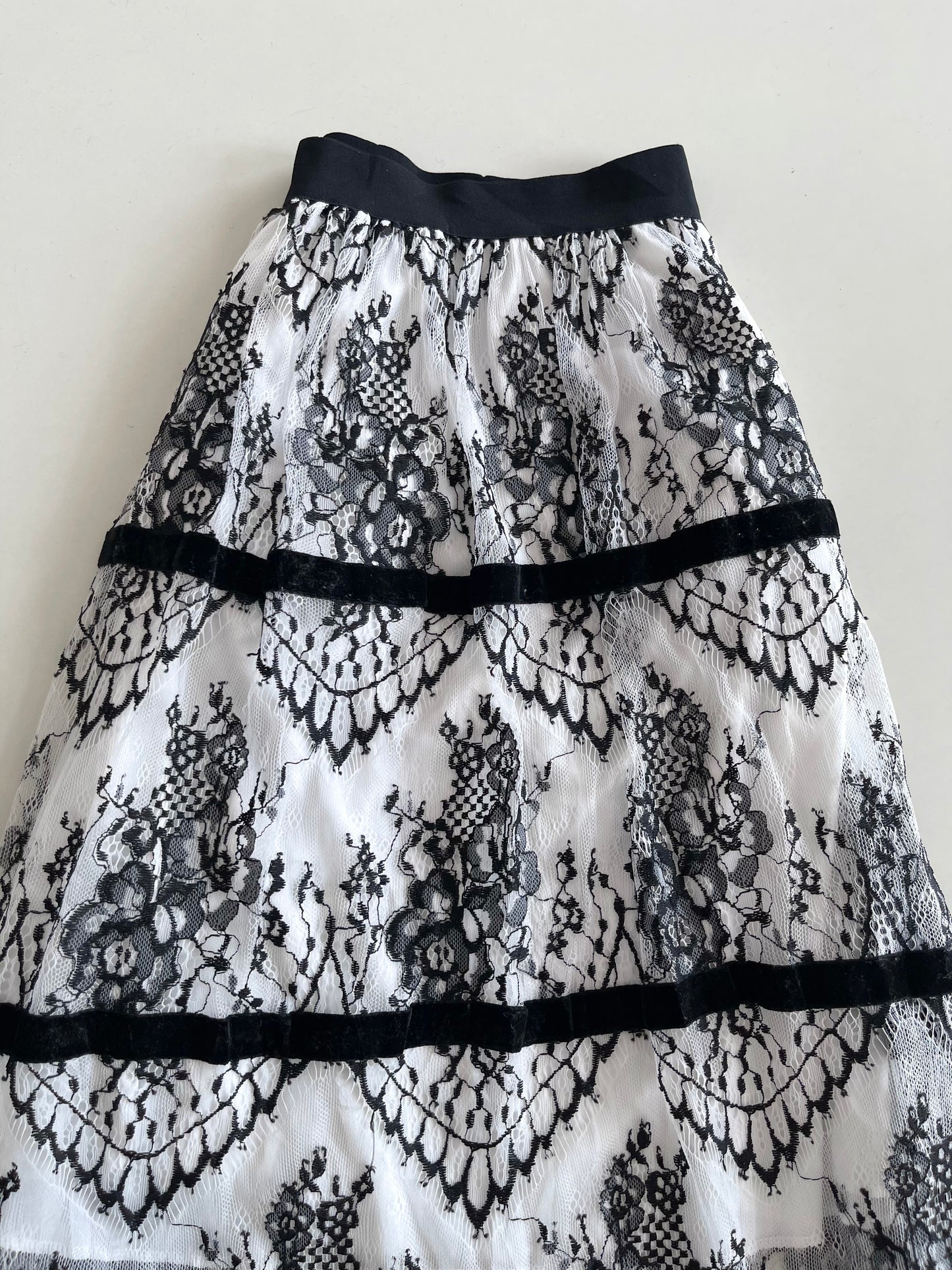 Vintage Lace Skirt-Waist 26 to 32