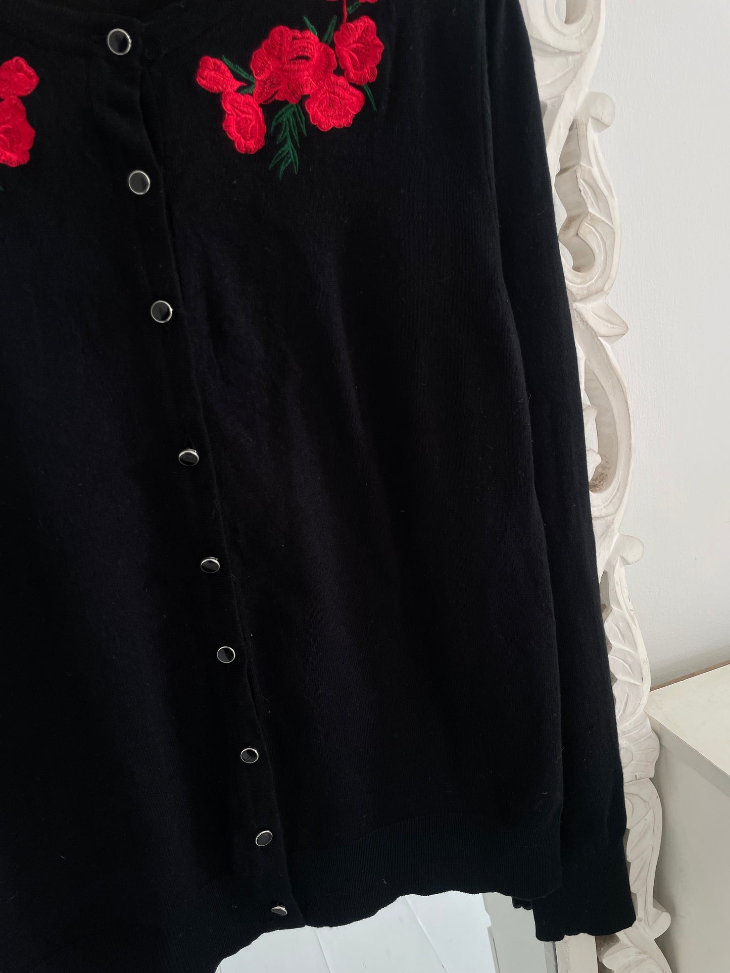 Melrose Chic Embroidered Vintage Sweater-Bust 42