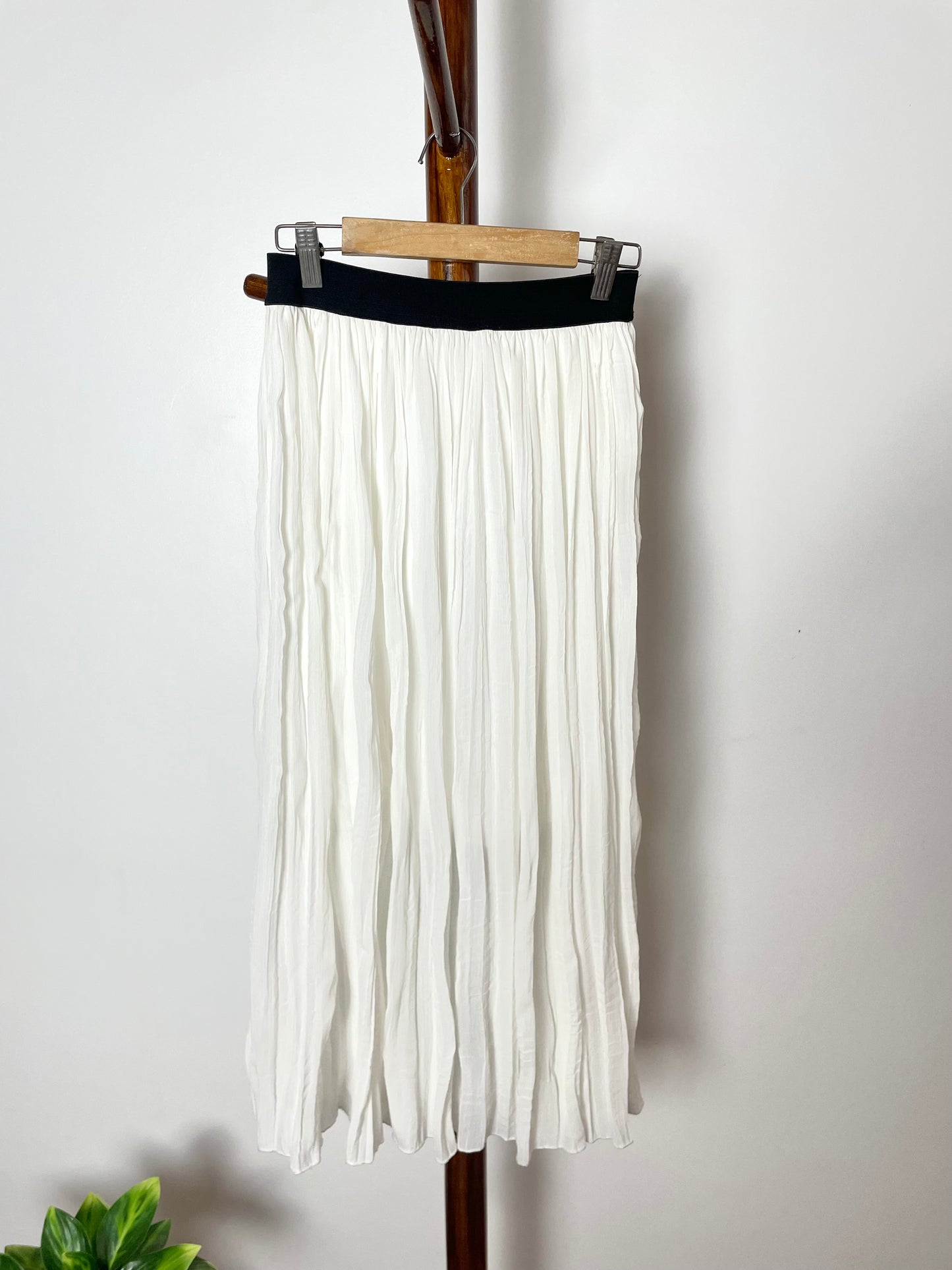 White Vintage Skirt-Waist 28 to 34
