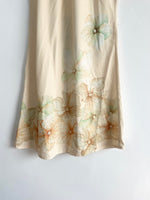 Load image into Gallery viewer, Flower Cream Skirt-Waist 26 to 30