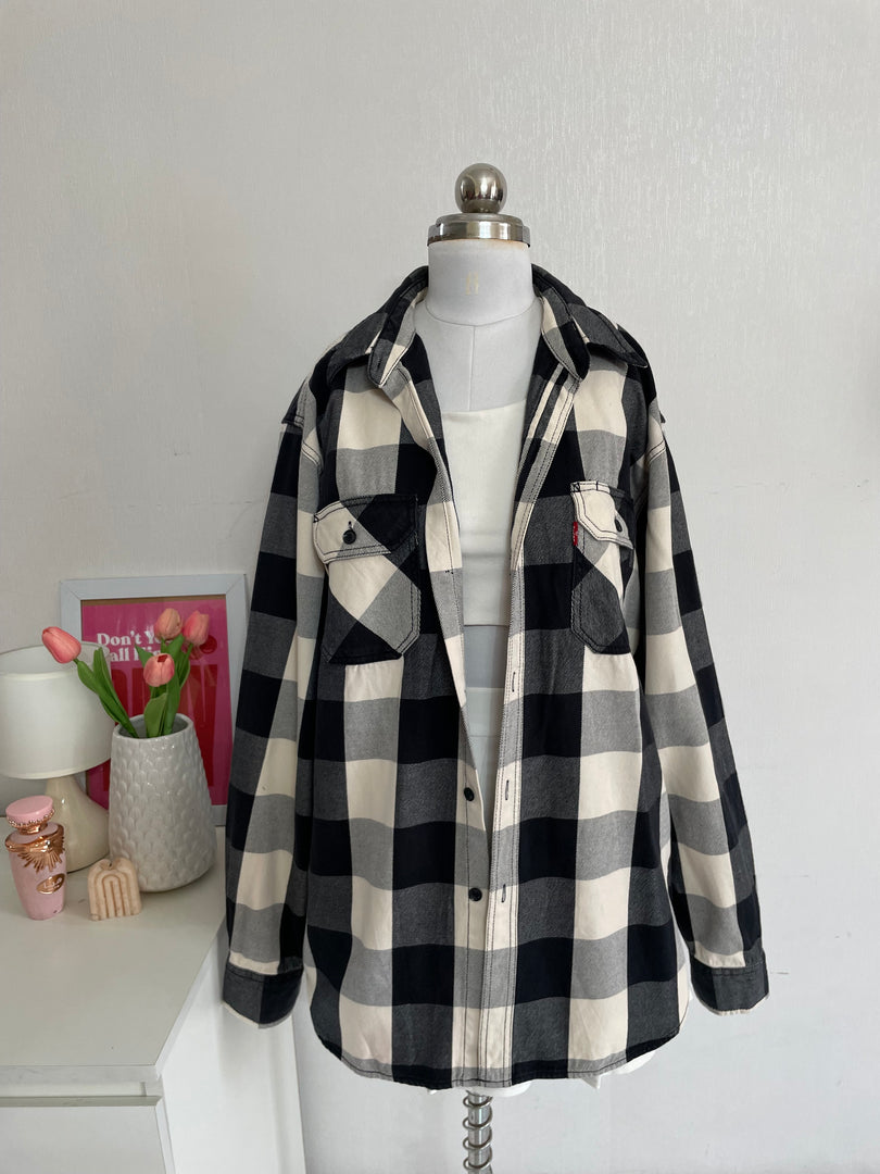 LEVI’S CHECKERED SHIRT - BUST 48