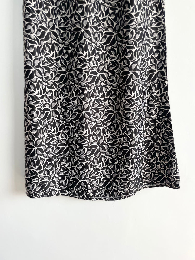 Black & White Satin Skirt-Waist 26 to 28