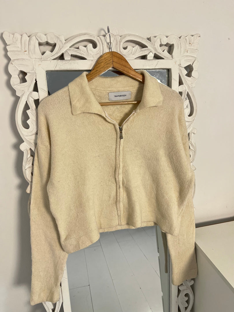 Off White Chunky Zipper-Bust 44