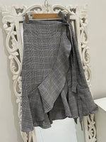 Load image into Gallery viewer, Vintage Skirt -waist 26 to 28