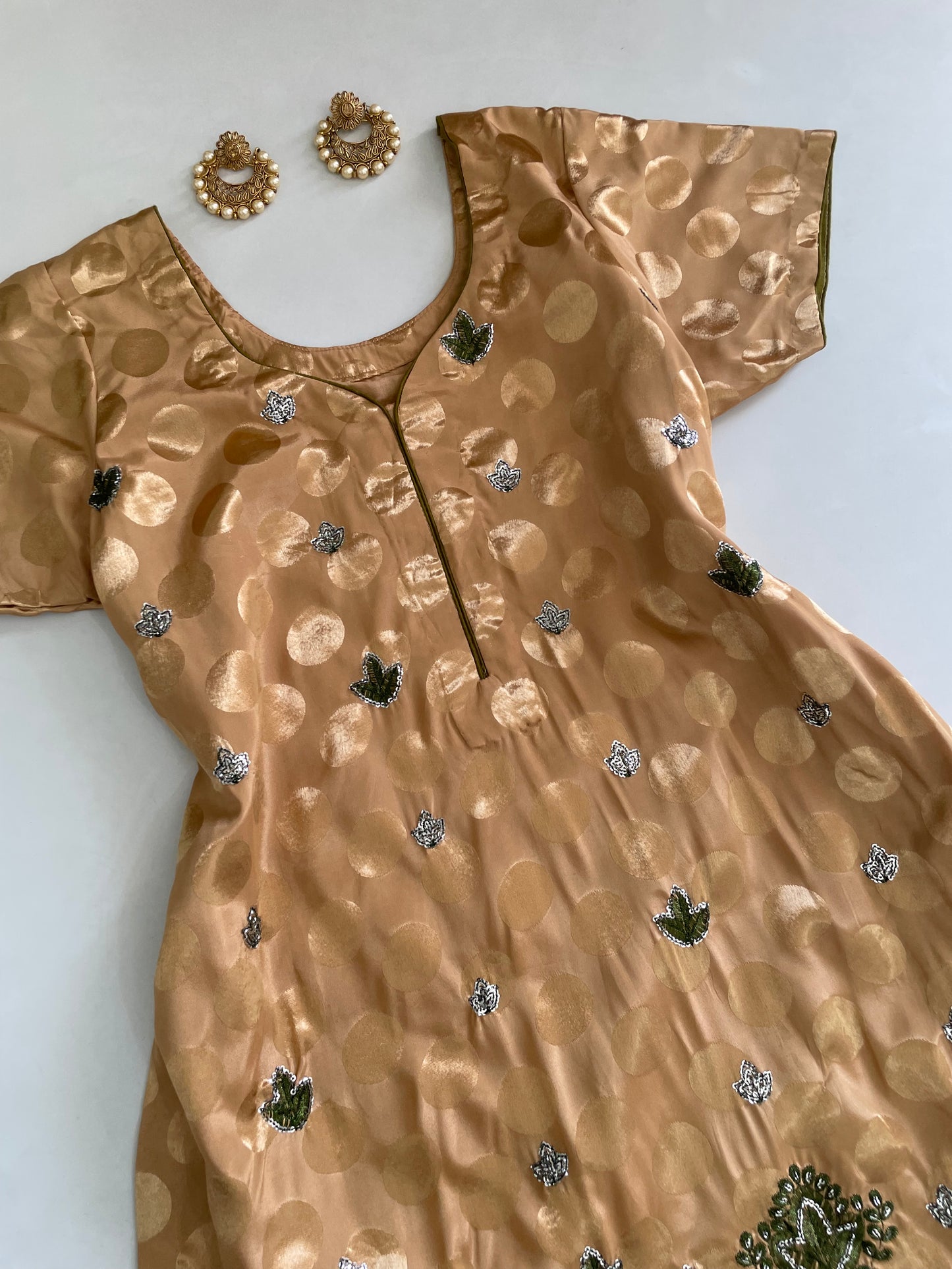 Embroidered Kurta-Bust 40