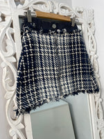 Load image into Gallery viewer, Zara Tweed Skirt-Waist 26
