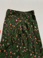 Load image into Gallery viewer, F&amp;F ASYMMETRICAL SKIRT - WAIST 28
