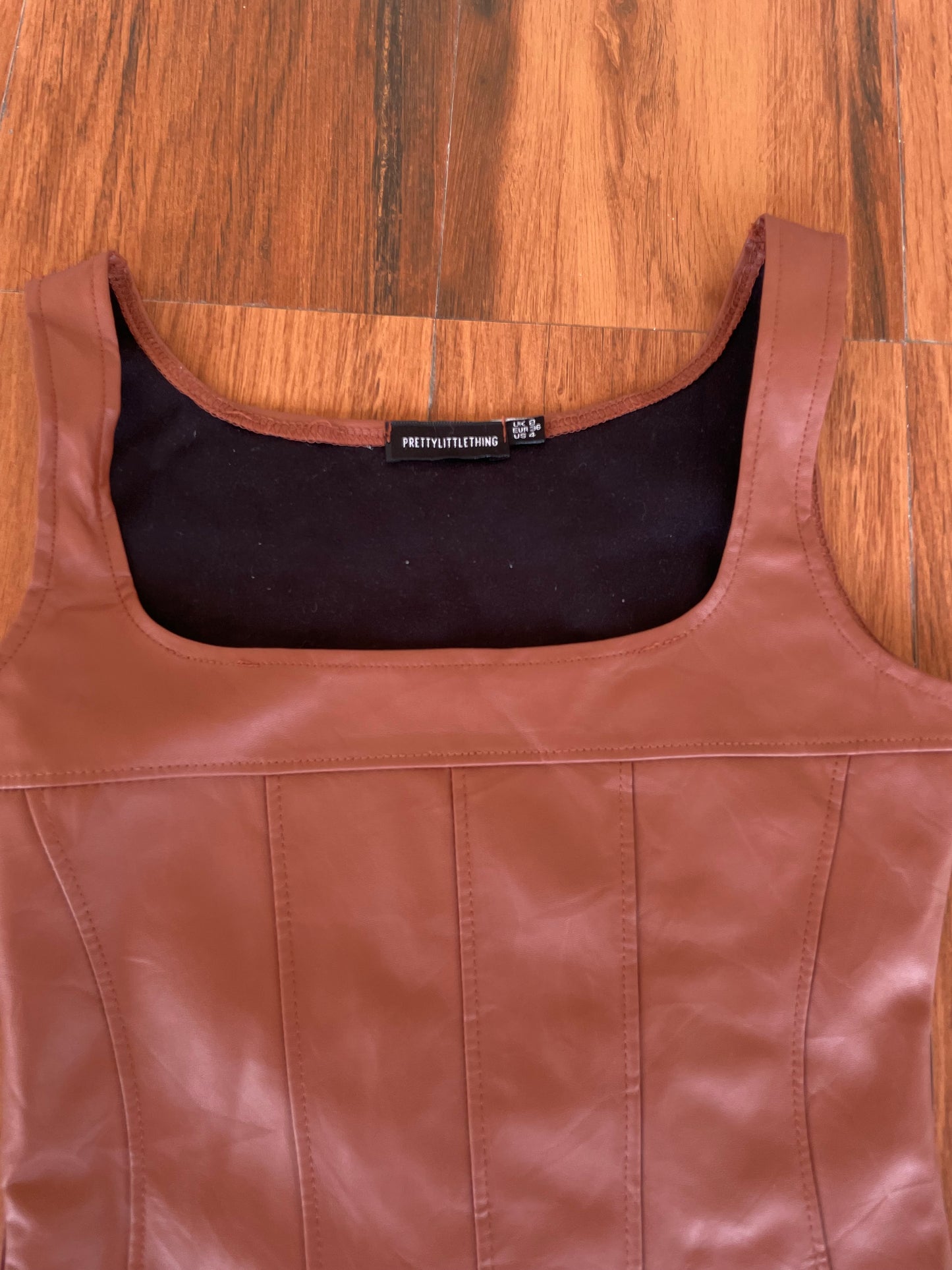 Pretty Little Thing Top-Bust 32