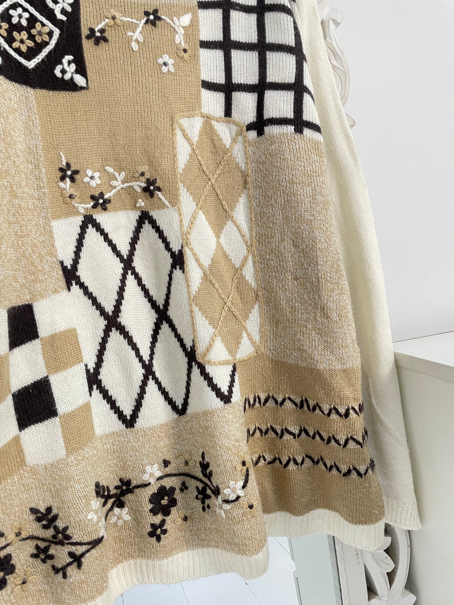 Tanjay Embroidered Vintage Sweater-Bust 48