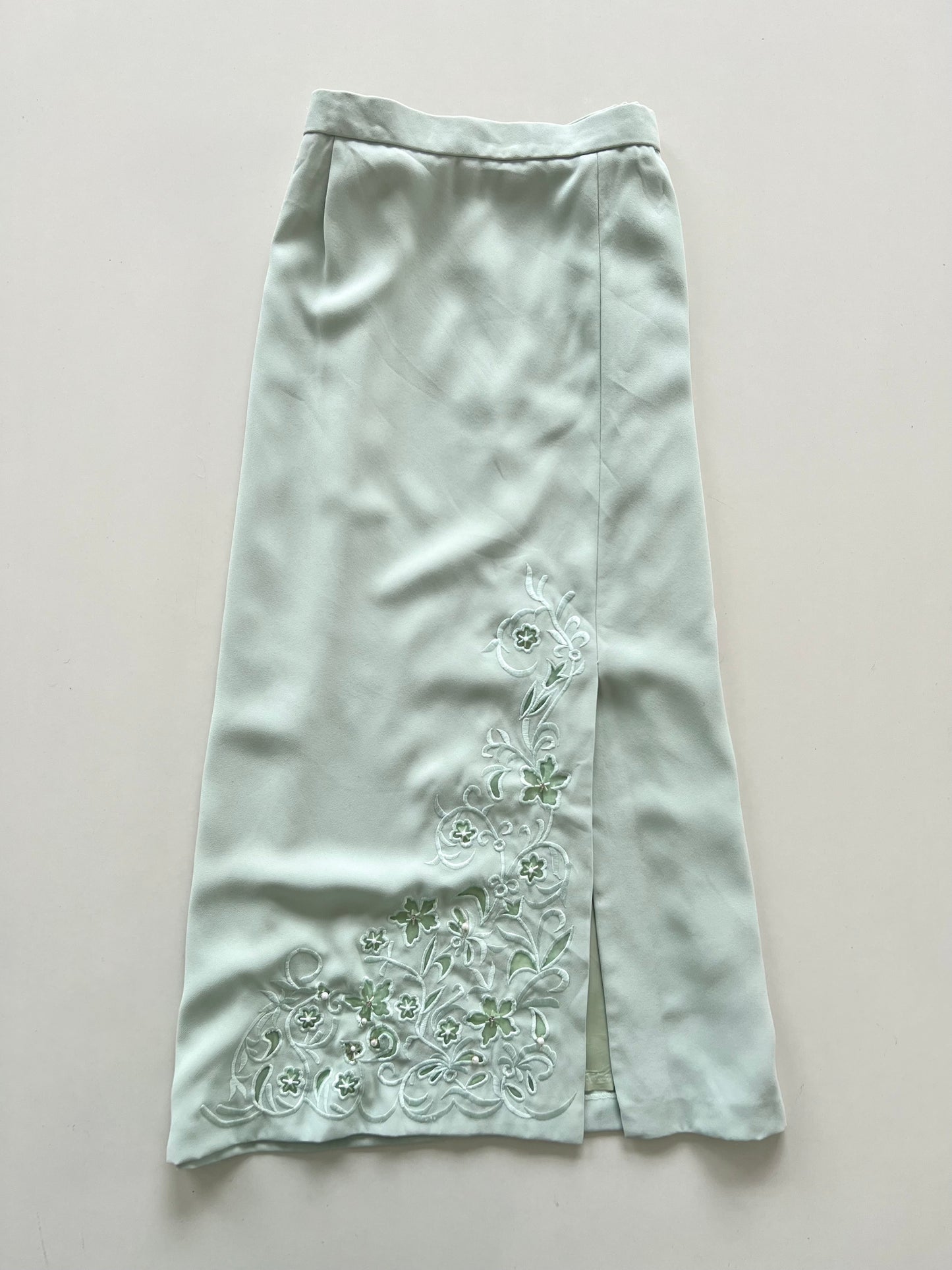 Vintage Embroidered Skirt-Waist 38 to 40