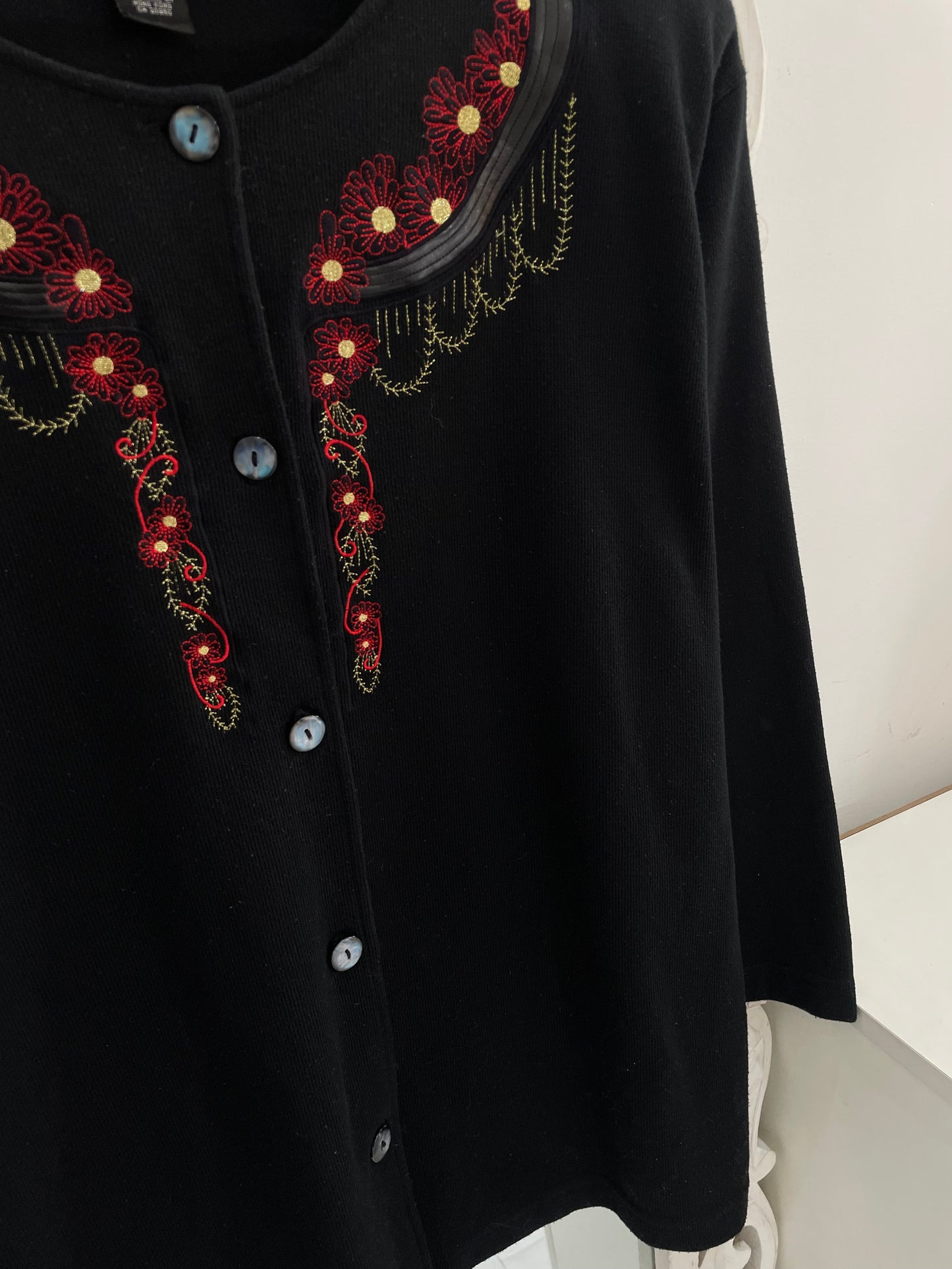 Embroidered Sweater-Bust 46