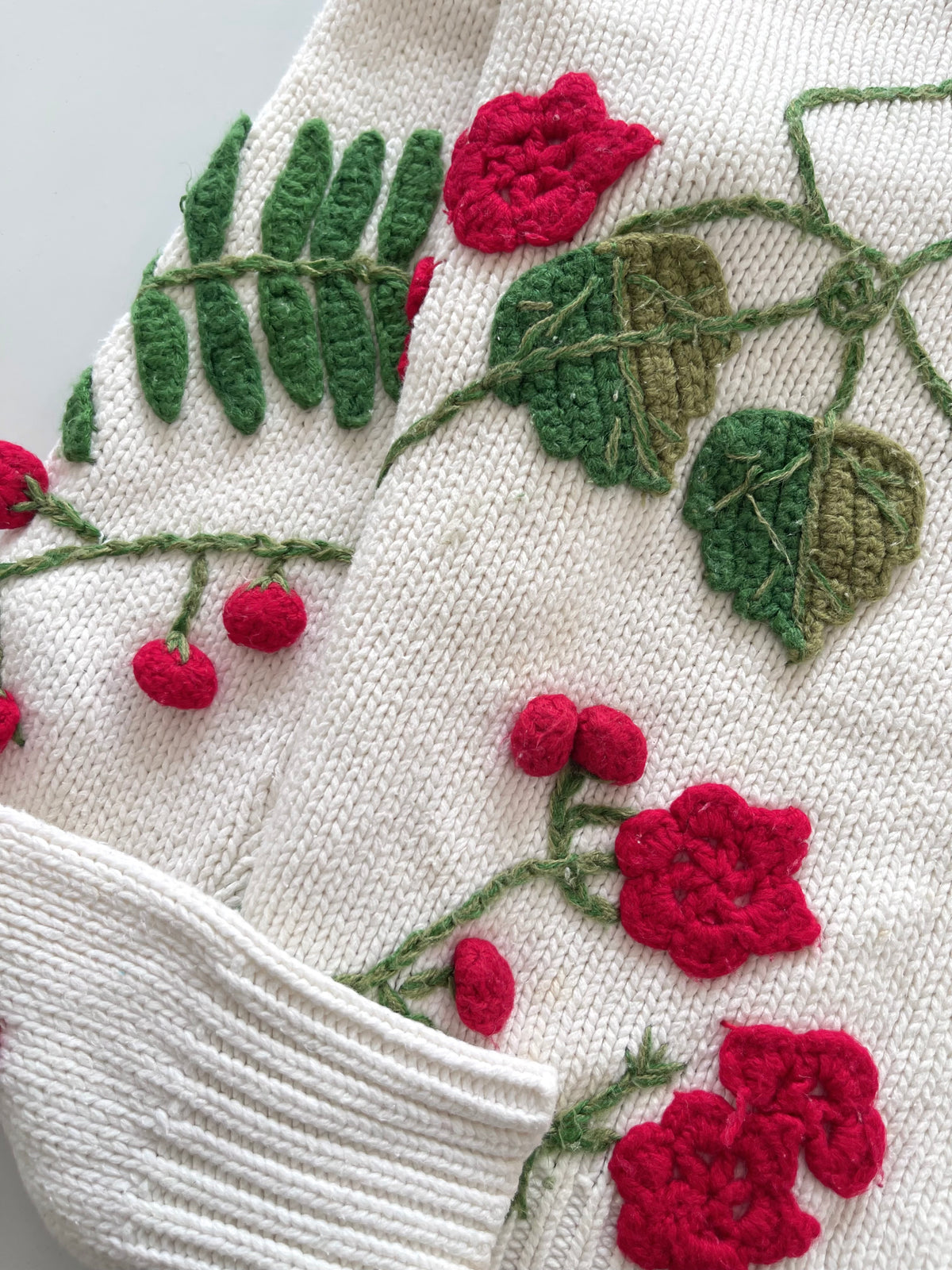 Rare Embroidered Vintage Sweater-Bust 40