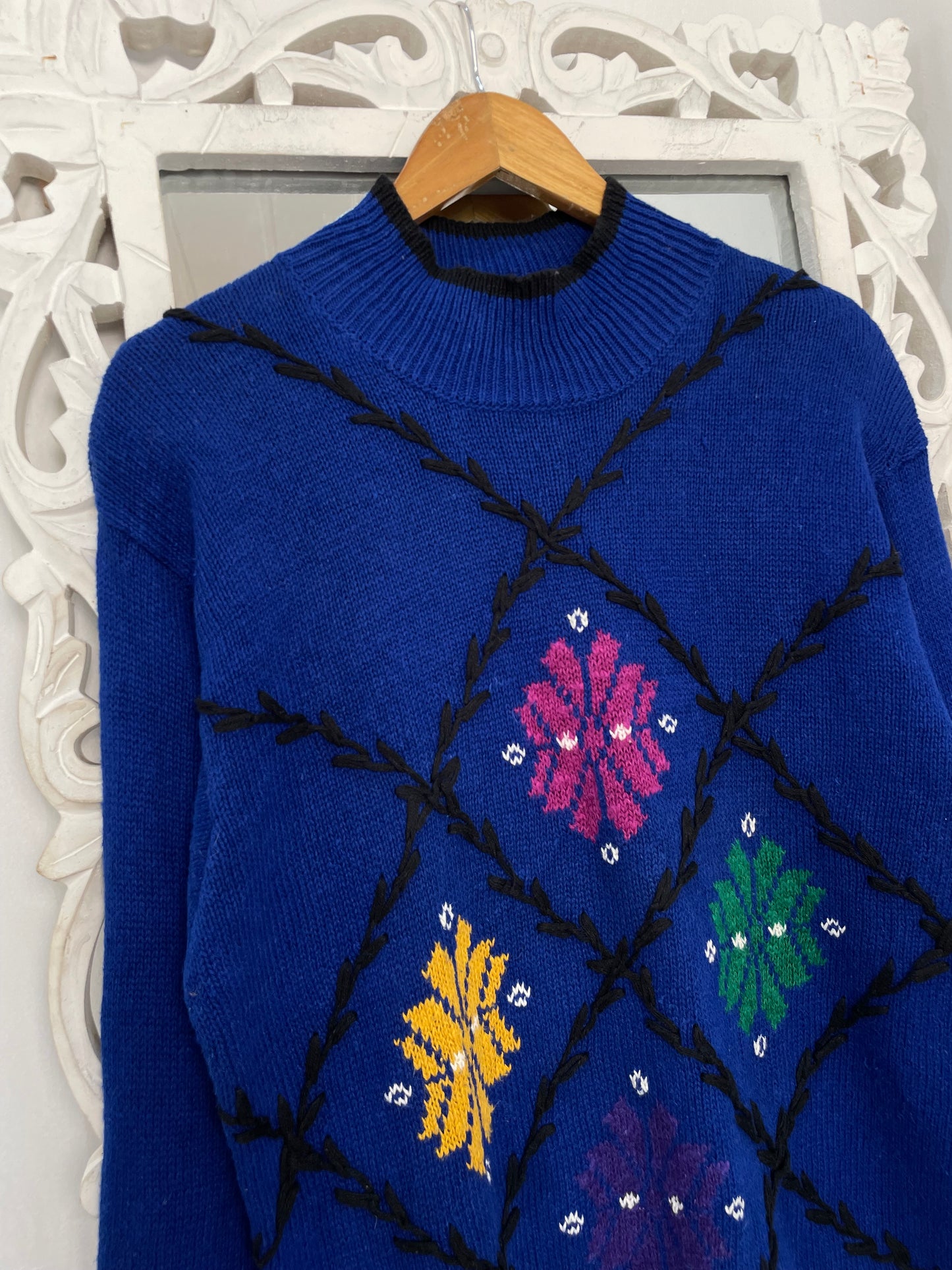 Embroidered Vintage Sweater-Bust 44