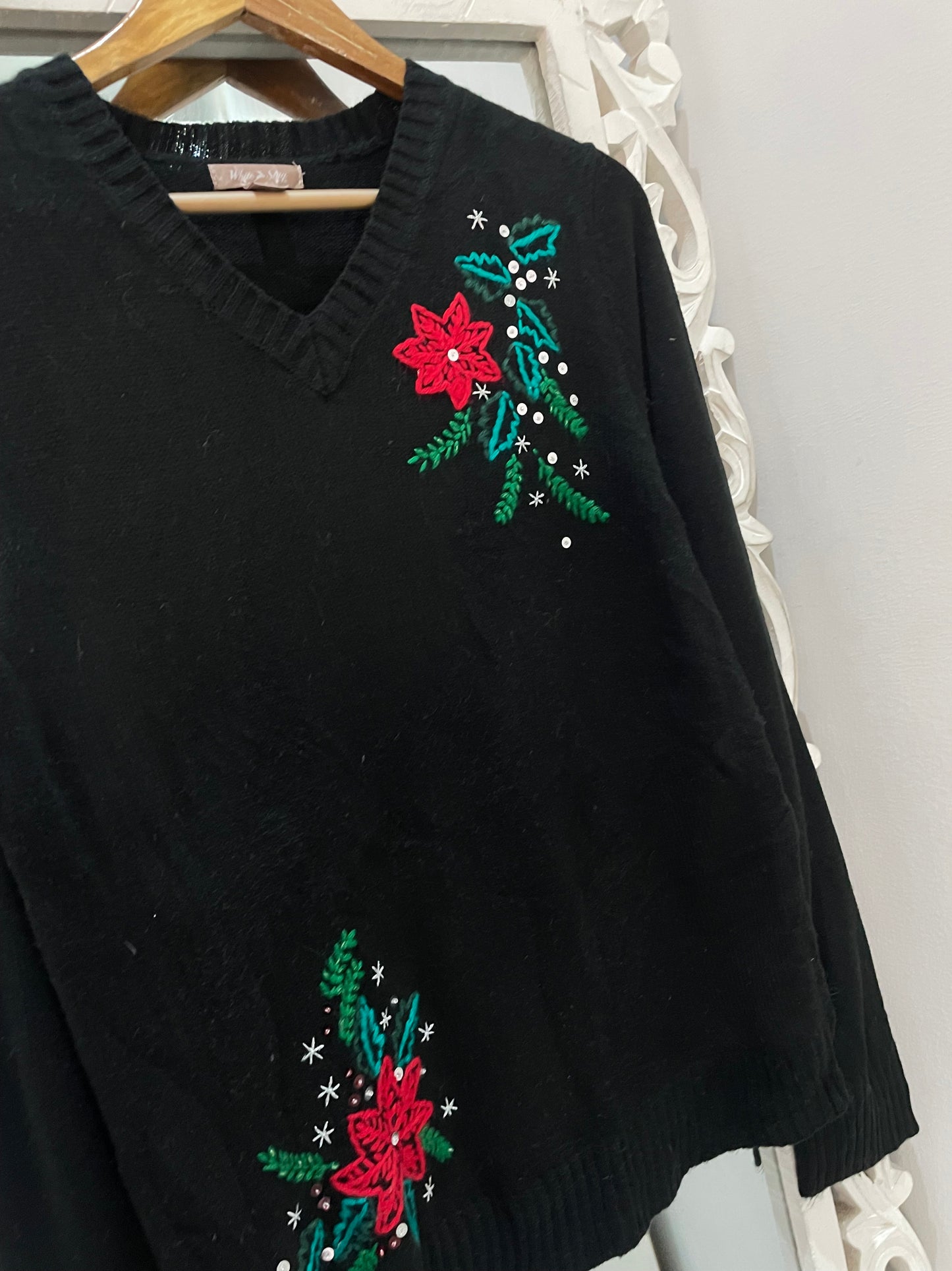 Embroidered Vintage Sweater-Bust 38