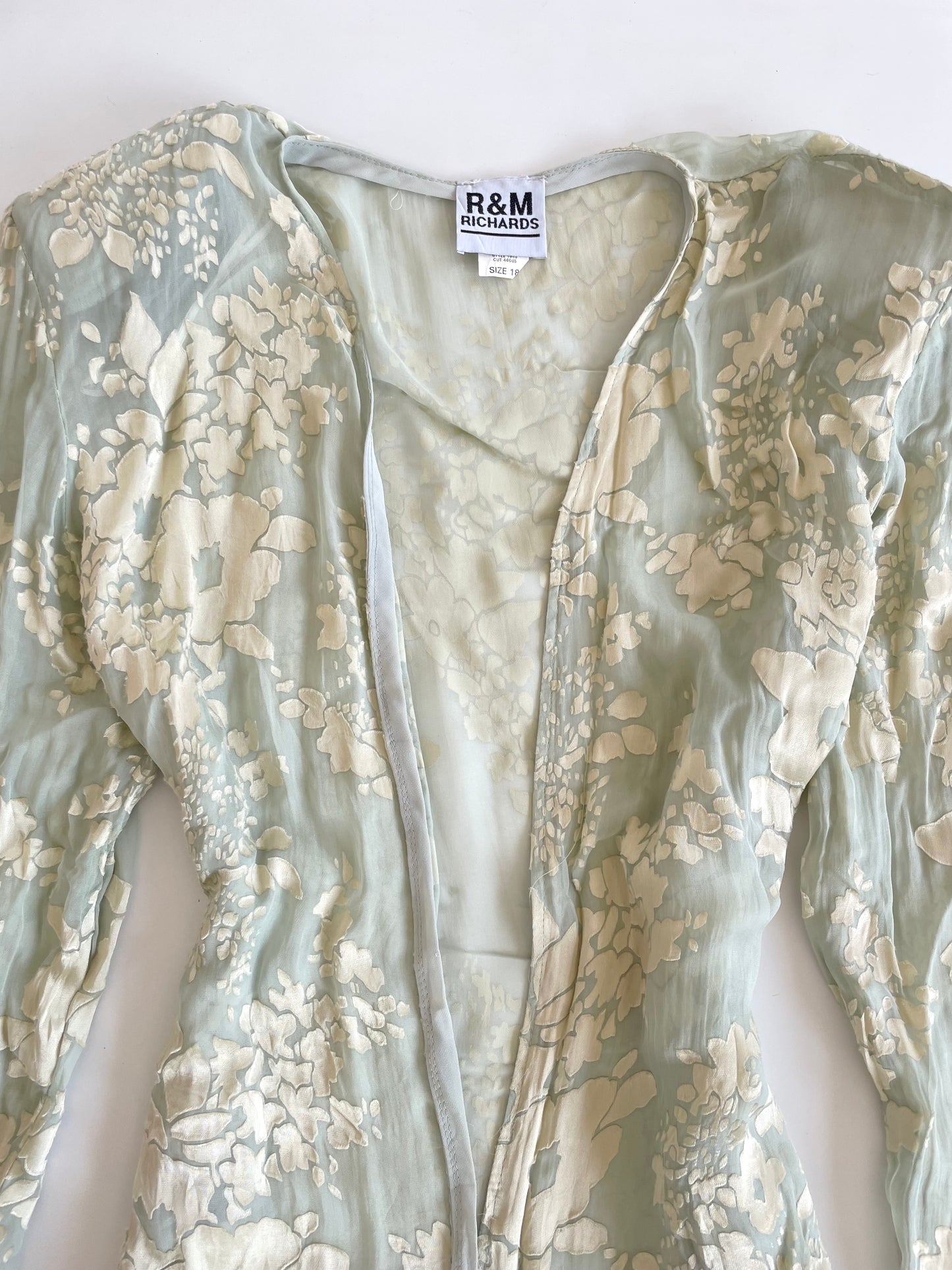100% Silk R&M Richards Shrug-Bust 44
