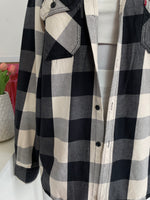 Load image into Gallery viewer, LEVI’S CHECKERED SHIRT - BUST 48
