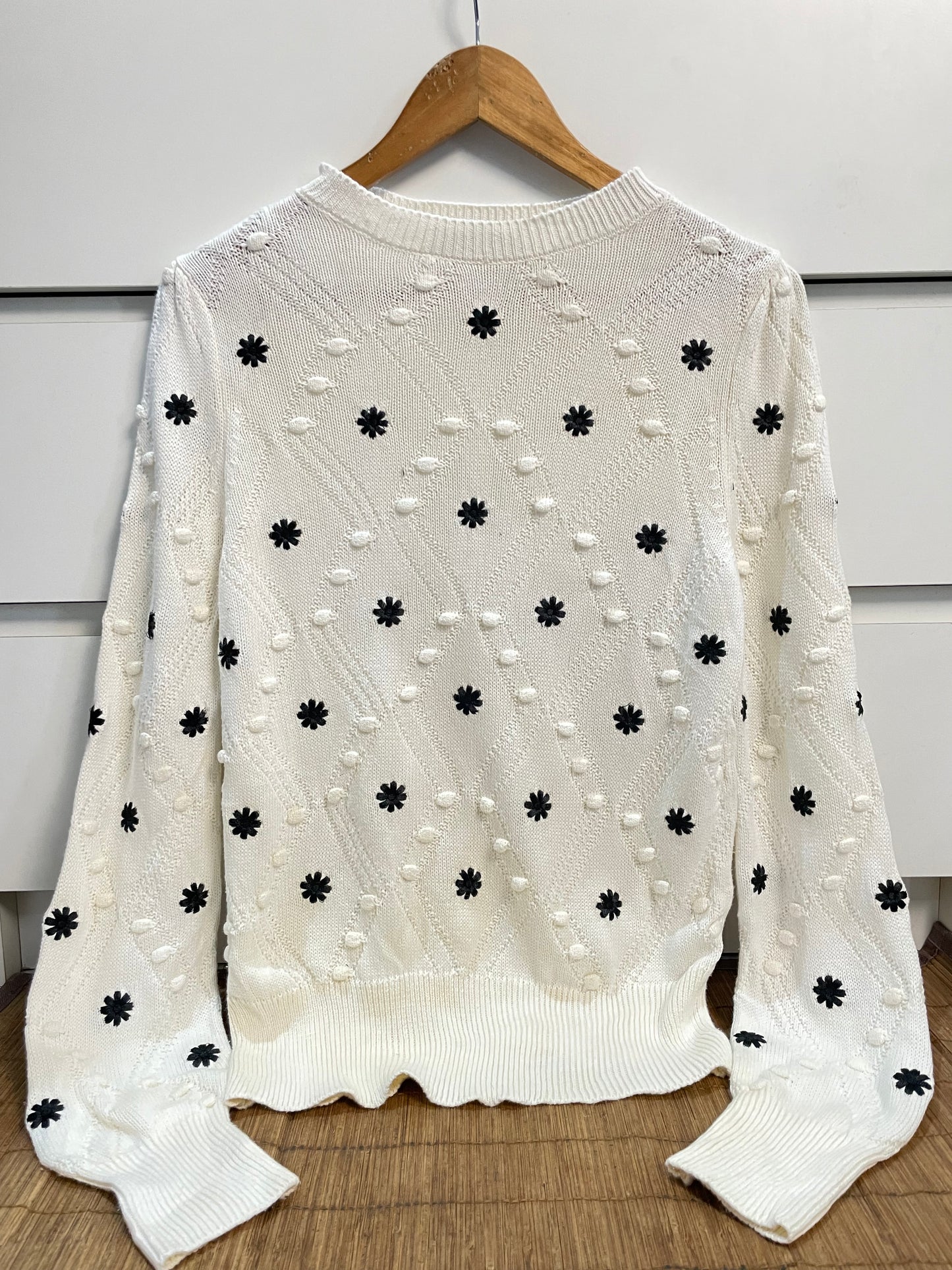 Embroidered Vintage Sweater-Bust 38