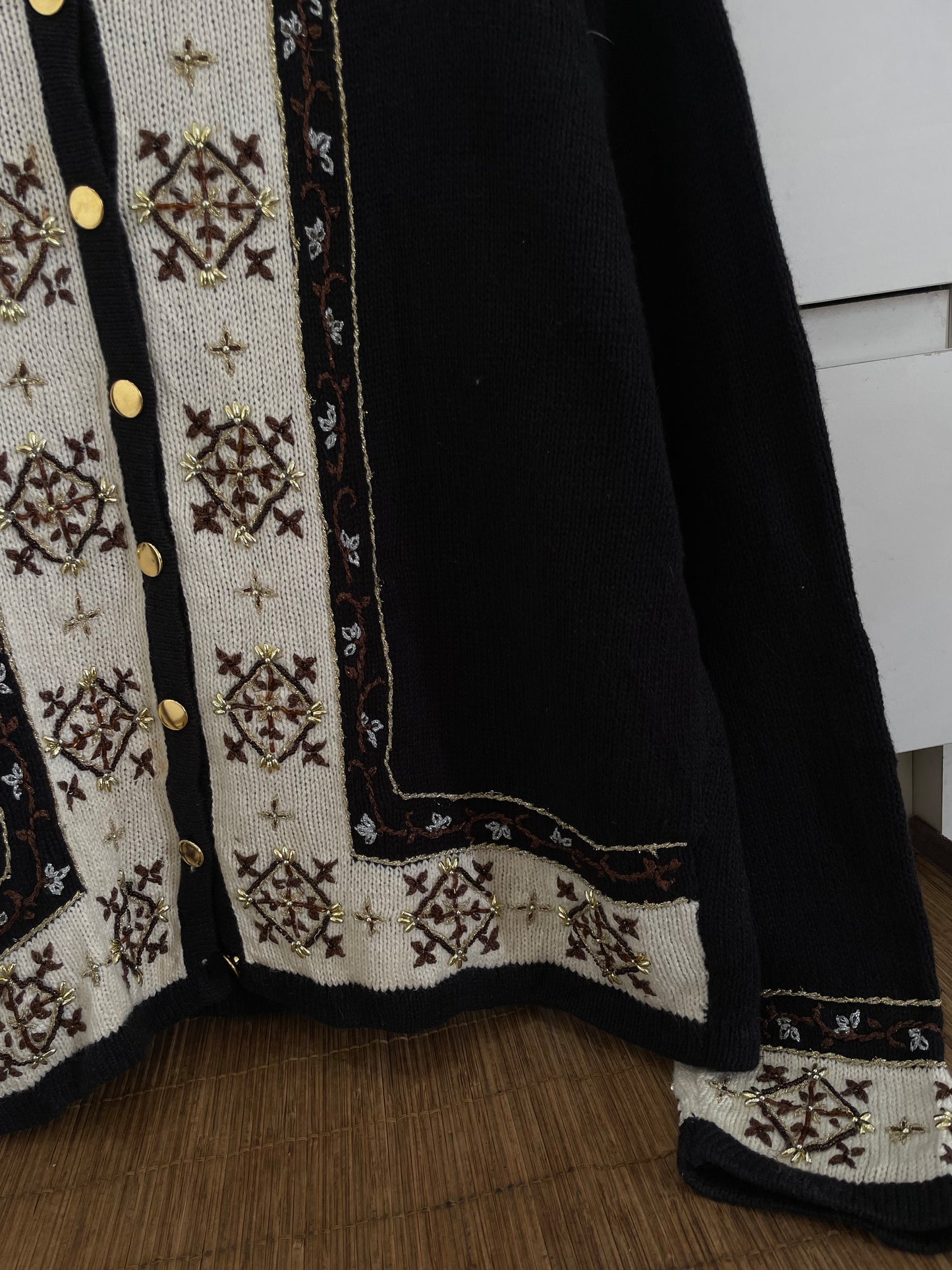 Dressbarn Embroidered Vintage Sweater-Bust 46