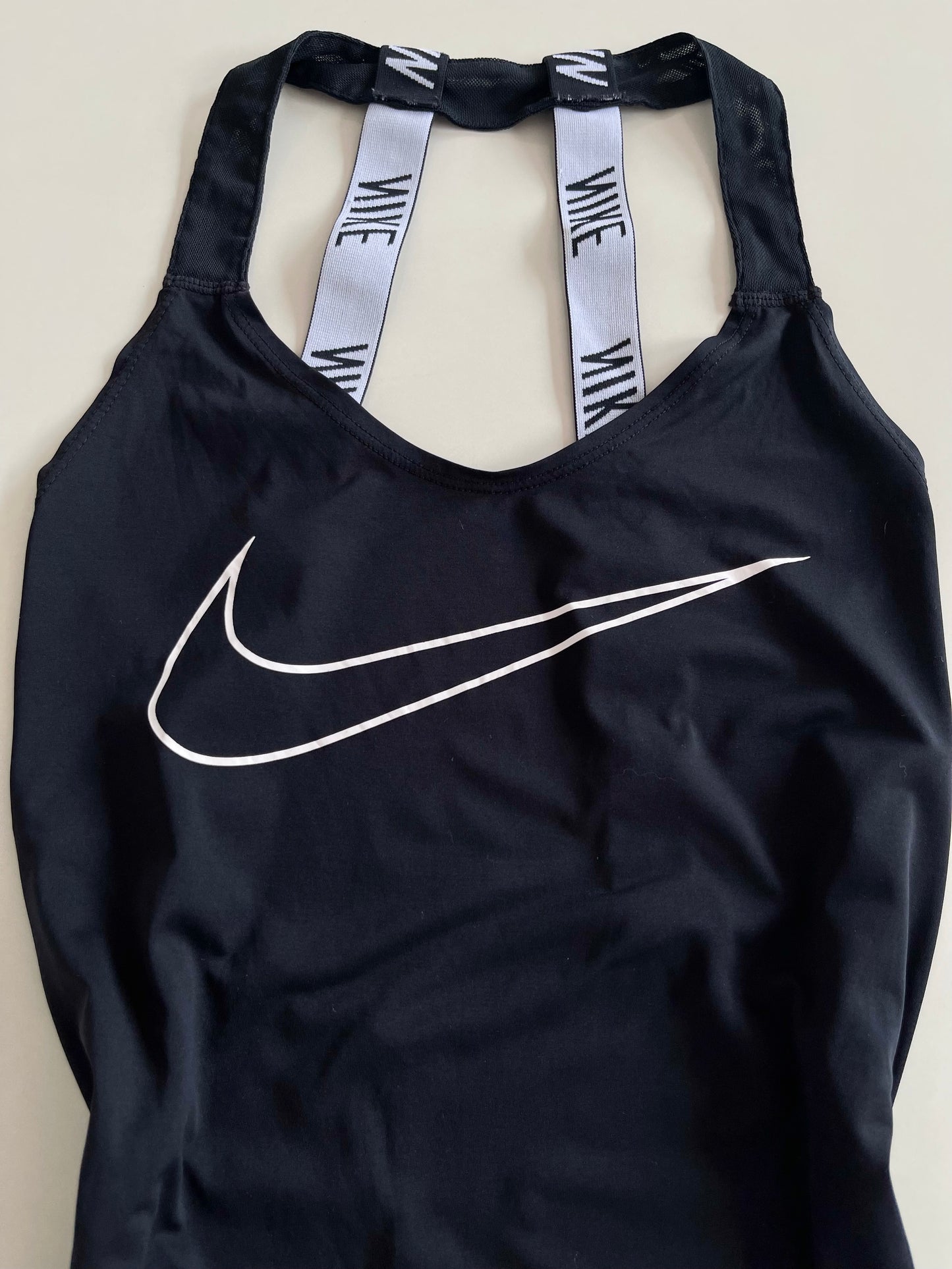 Nike Top-Bust 38 to 40