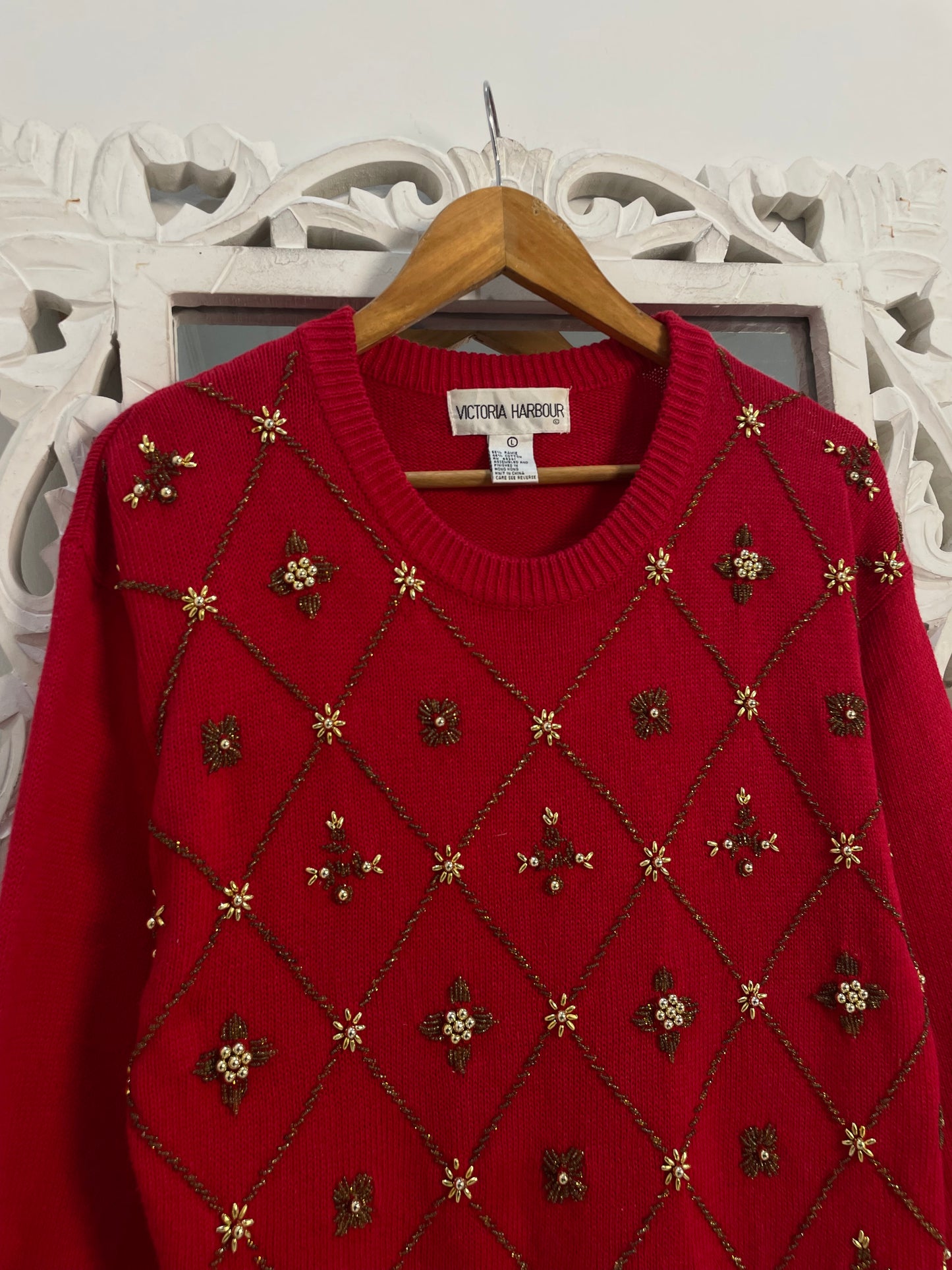 Victoria Harbour Embroidered Vintage Sweater-Bust 40