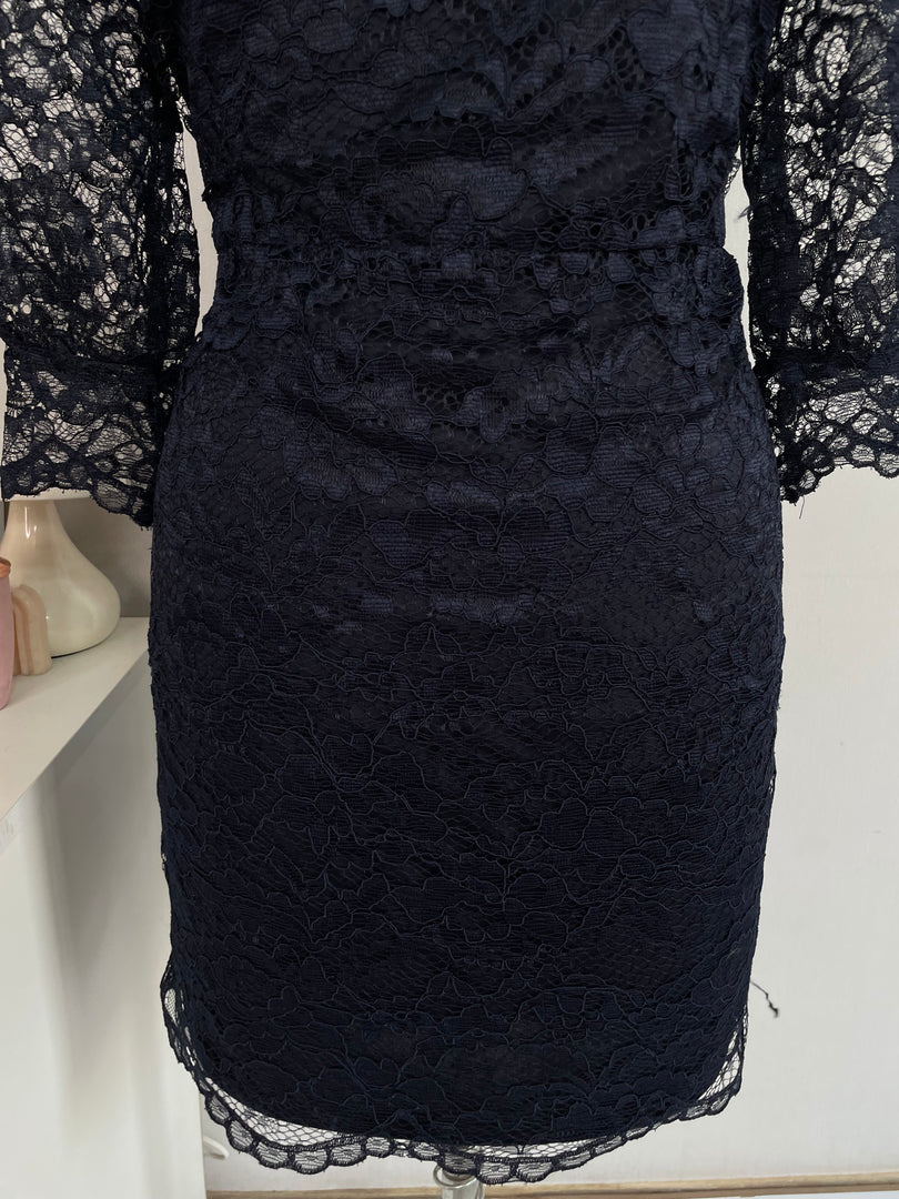 VERO MODA BLUE LACE DRESS - BUST 40 Outdated VERO MODA BLUE LACE DRESS - BUST 40 Outdated